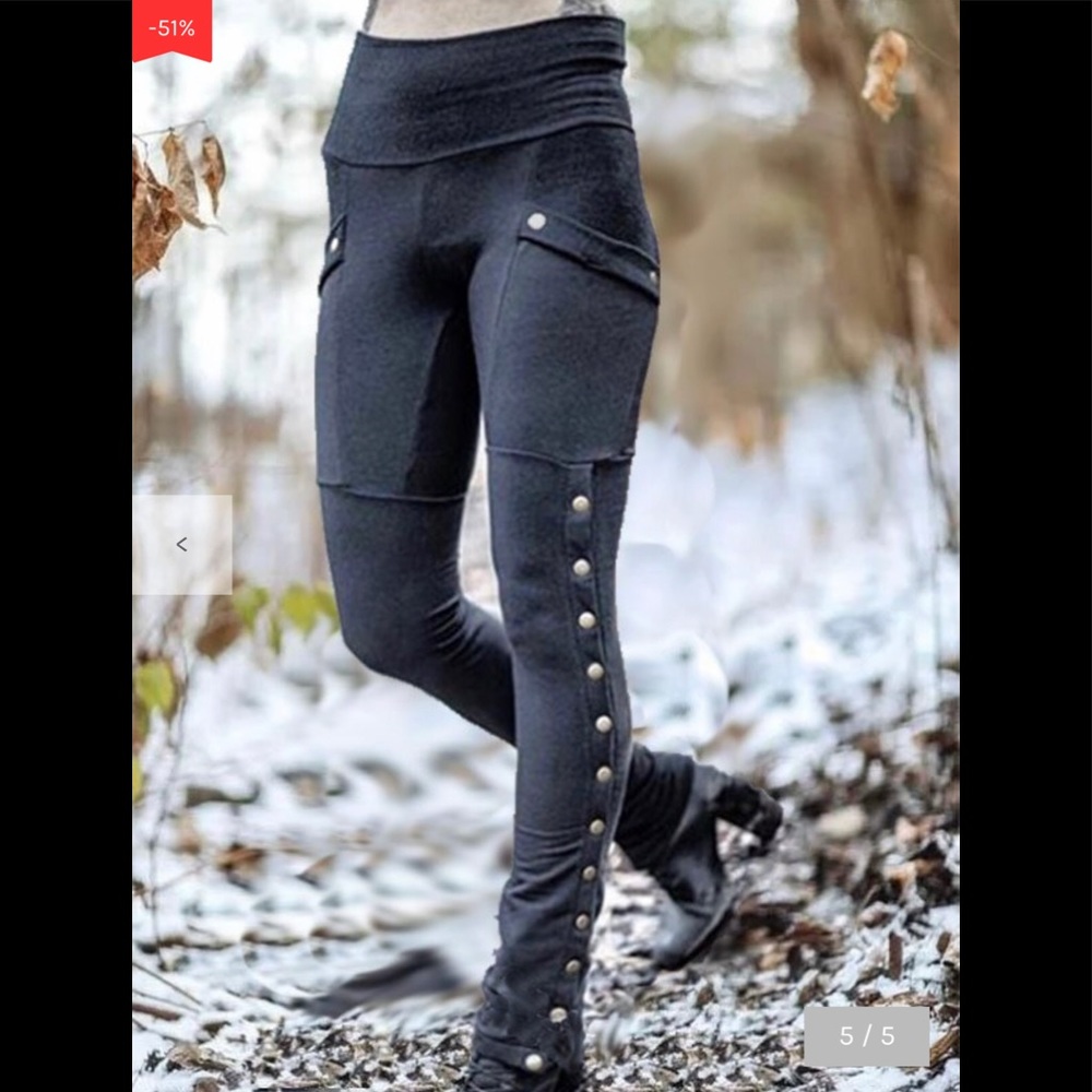 Super CUTE NWOT Button Leggings - Picture 2 of 2